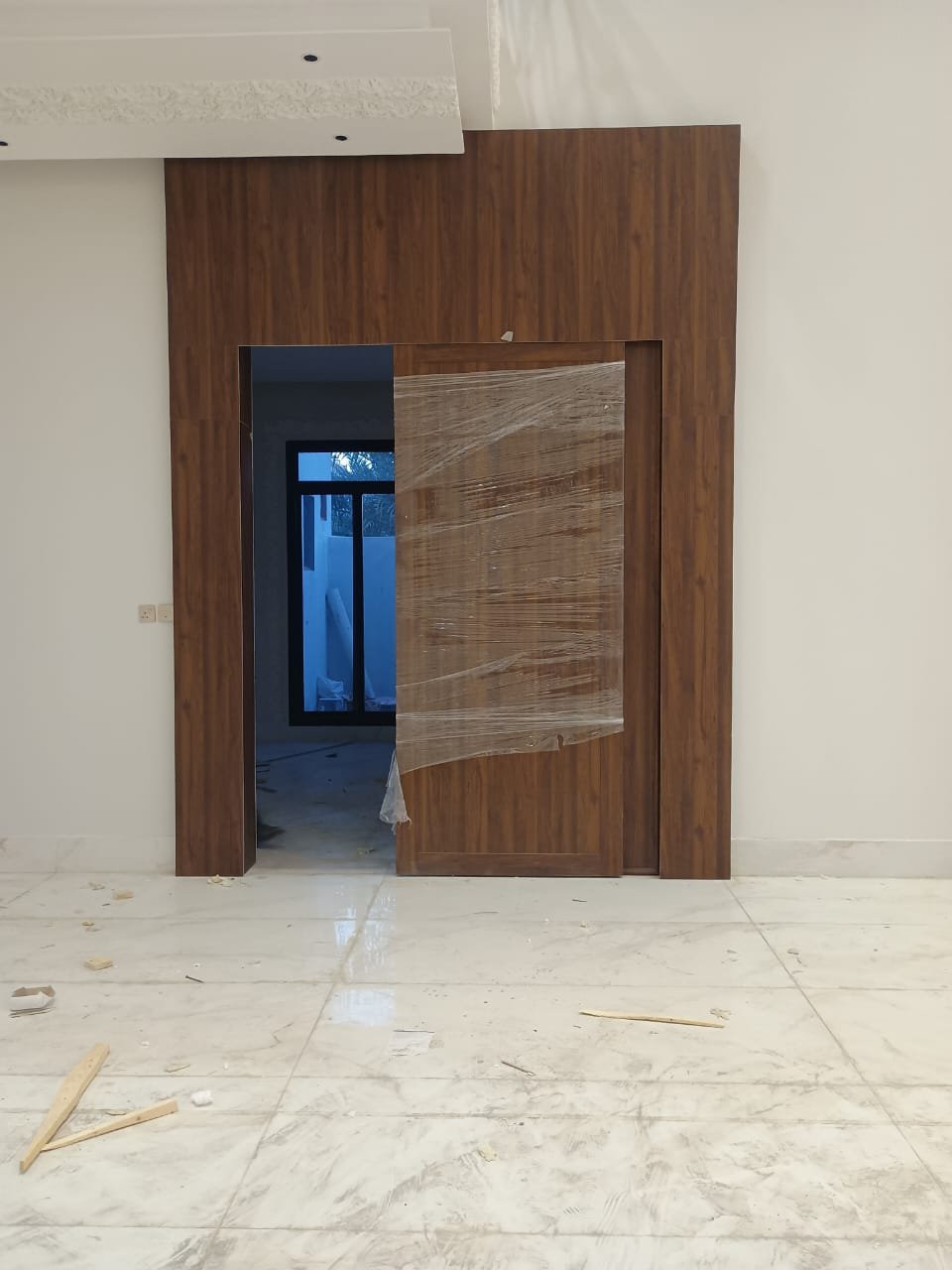 باب wpc سحاب كبير أطوال عالية مع ديكورات جدارية